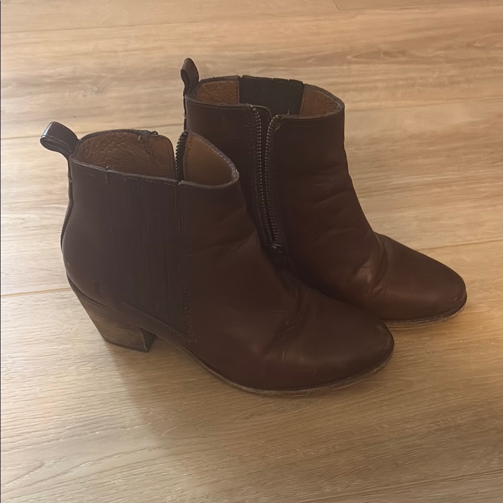 Frye Brown Ankle Boots Western-Inspired Design